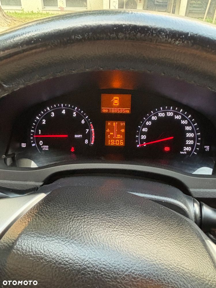 Toyota Avensis 1.8 Sol EU5 - 12