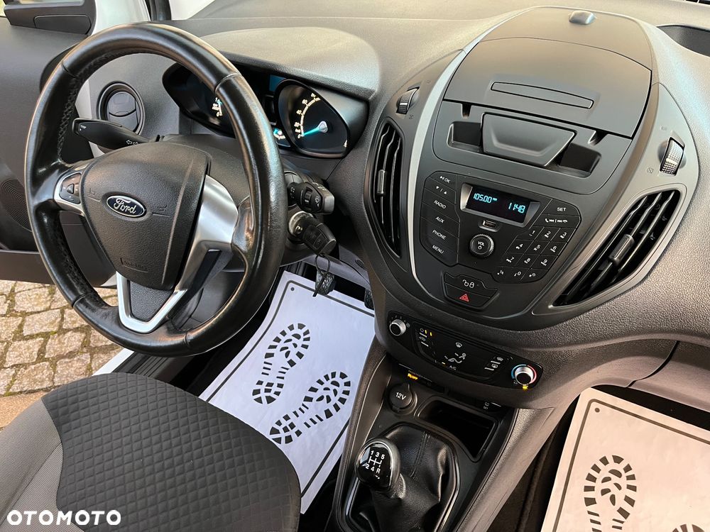 Ford Transit Courier - 17