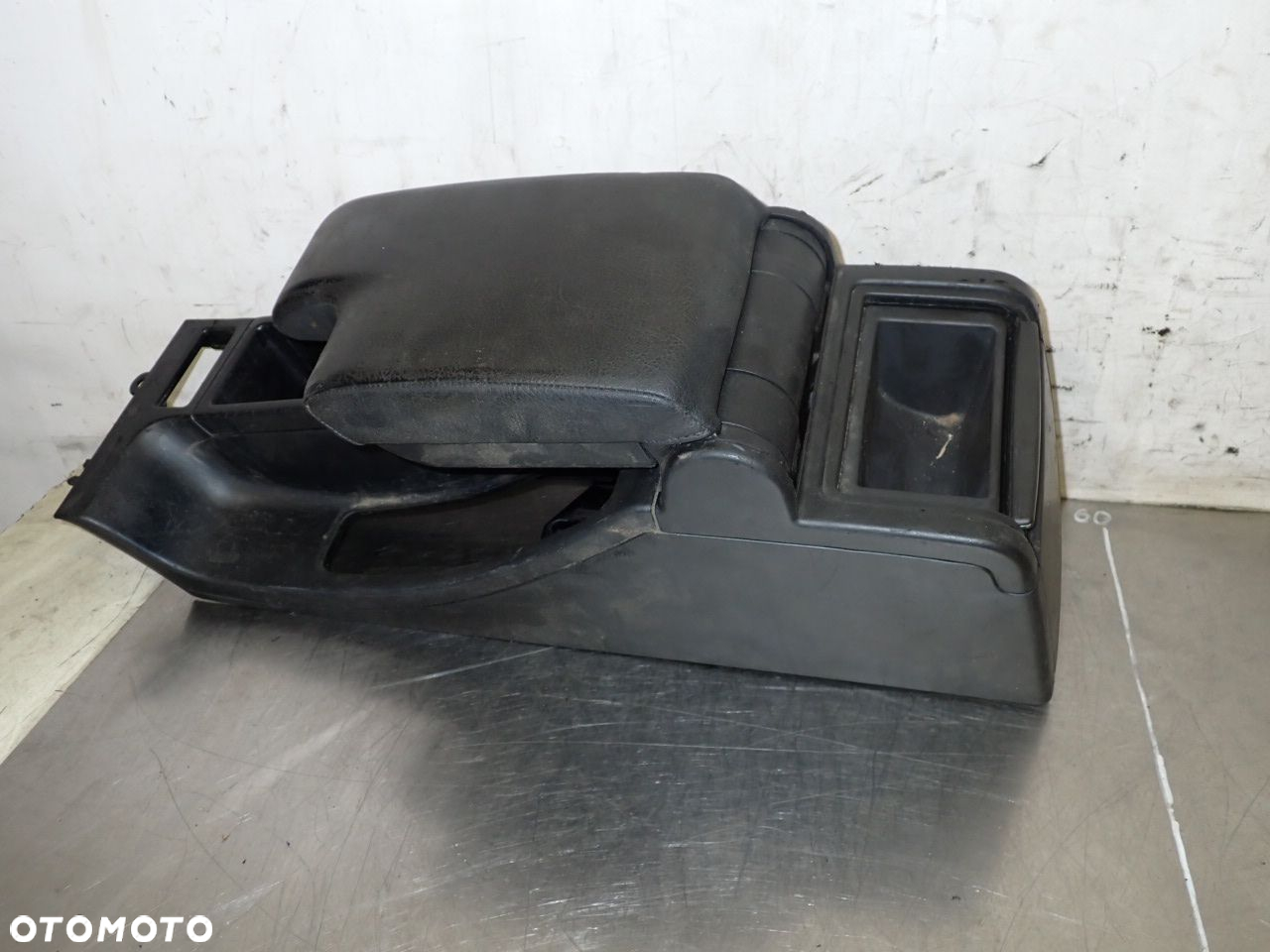 PODŁOKIETNIK BMW E46 1.9 5116-8213680    5116-8213678 - 15