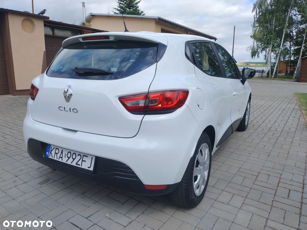 Renault Clio 1.2 16V 75 Life - 9