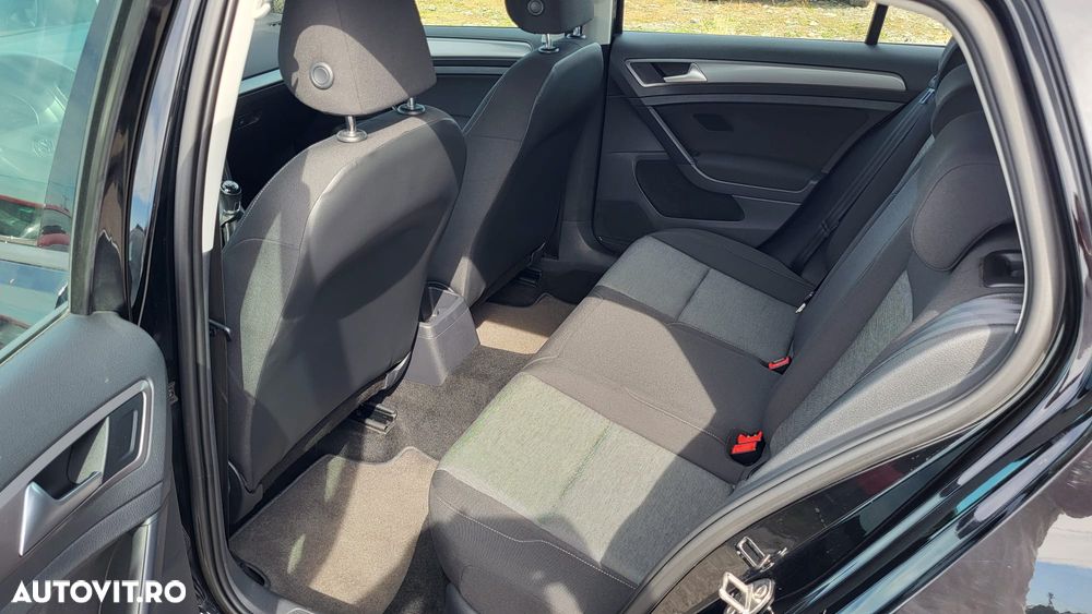 Volkswagen Golf - 8