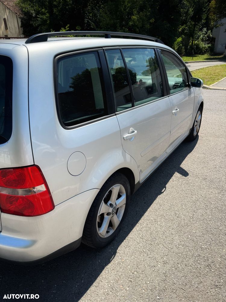 Volkswagen Touran 1.9TDI Highline - 5