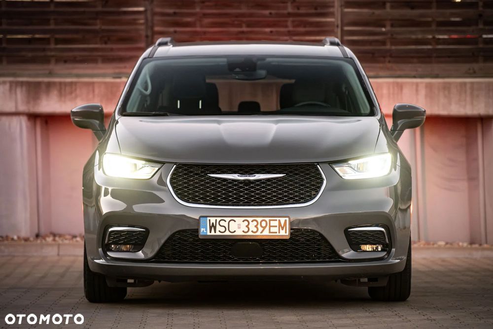 Chrysler Pacifica - 2