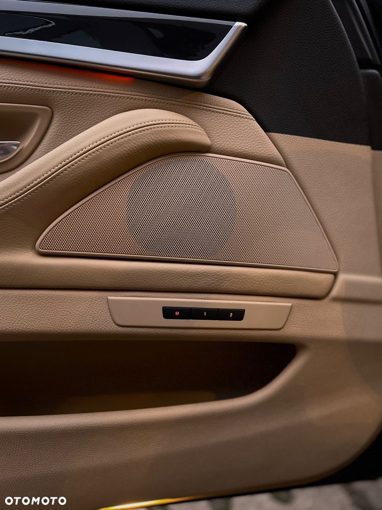 BMW Seria 5 535i xDrive - 23