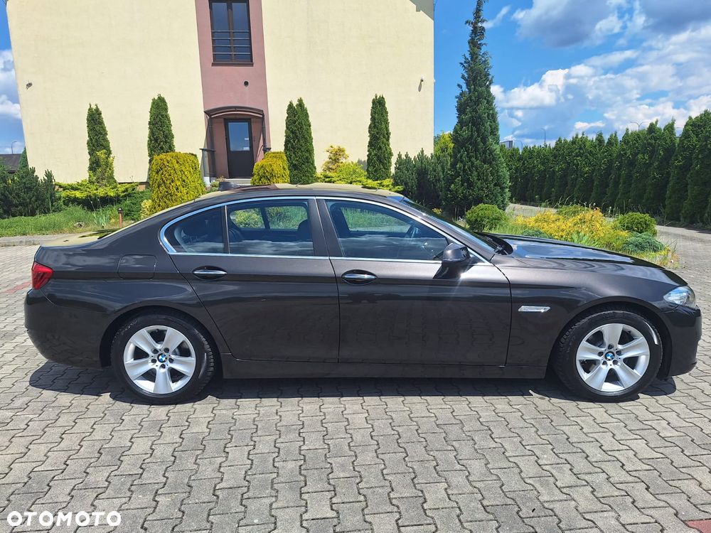 BMW Seria 5 528i xDrive Sport-Aut Luxury Line - 4