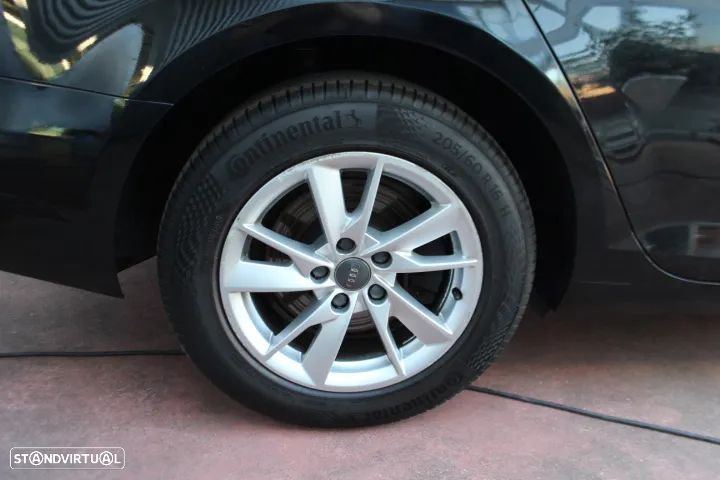 Audi A4 Avant 2.0 TDI Advance - 8