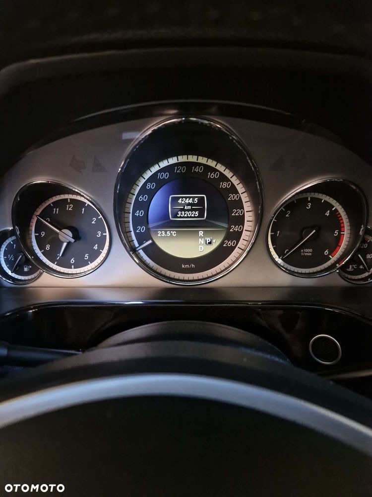 Mercedes-Benz Klasa E 350 CDI DPF 4Matic BlueEFFICIENCY 7G-TRONIC Avantgarde - 13