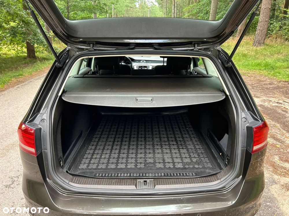 Volkswagen Passat 1.6 TDI BMT Comfortline - 13