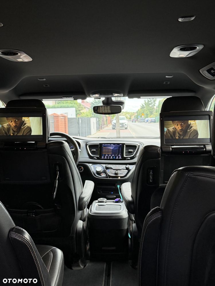 Chrysler Pacifica - 26
