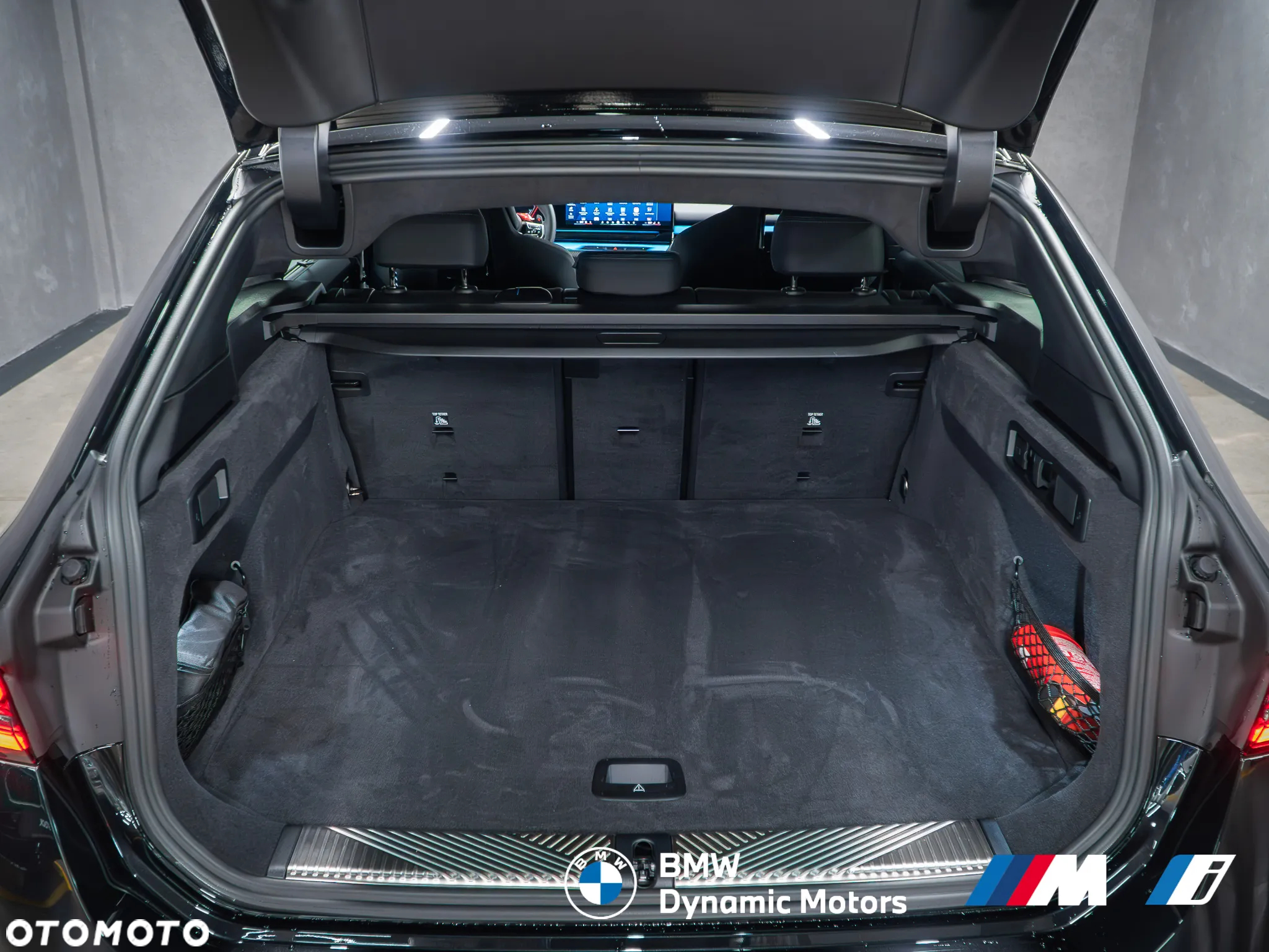 BMW M5 xDrive Touring - 12