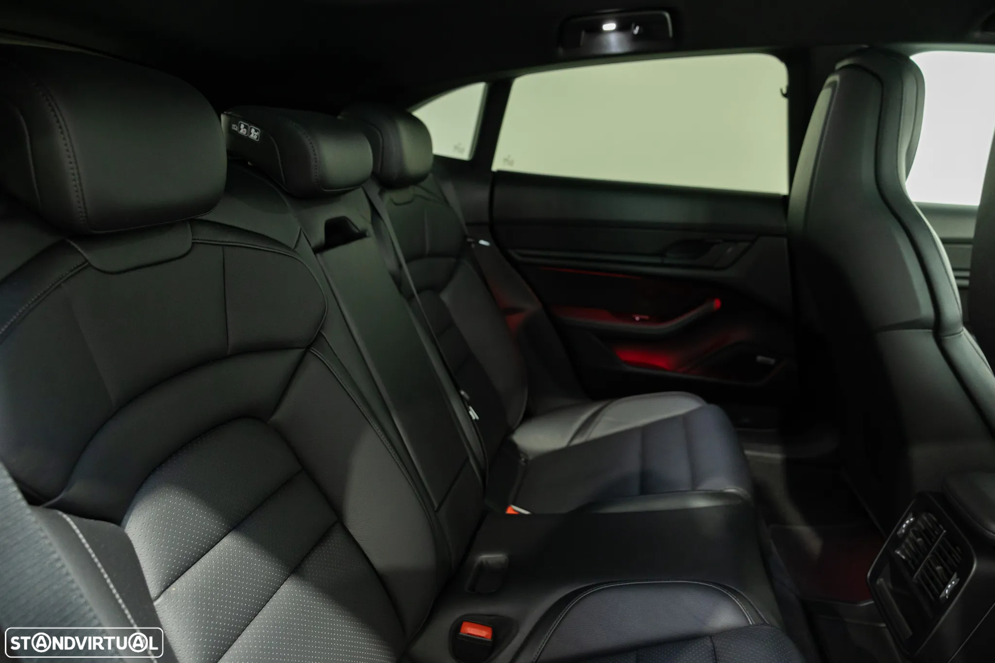 Porsche Taycan Cross Turismo 4 - 6