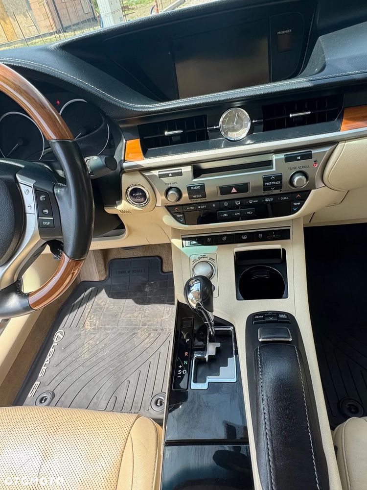 Lexus ES Standard - 22