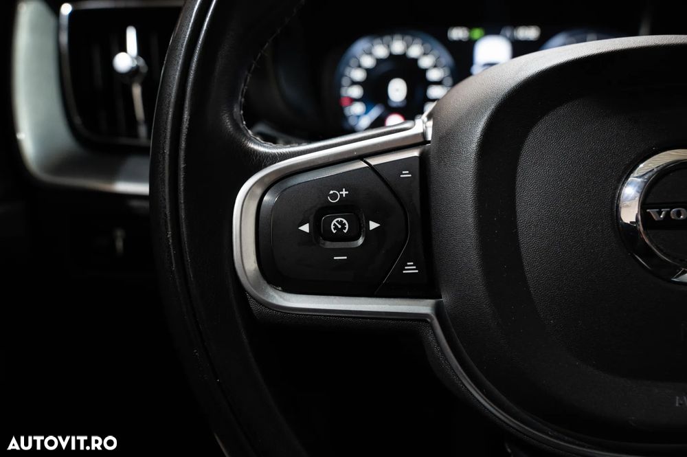Volvo XC 60 D4 AWD Geartronic Momentum - 20