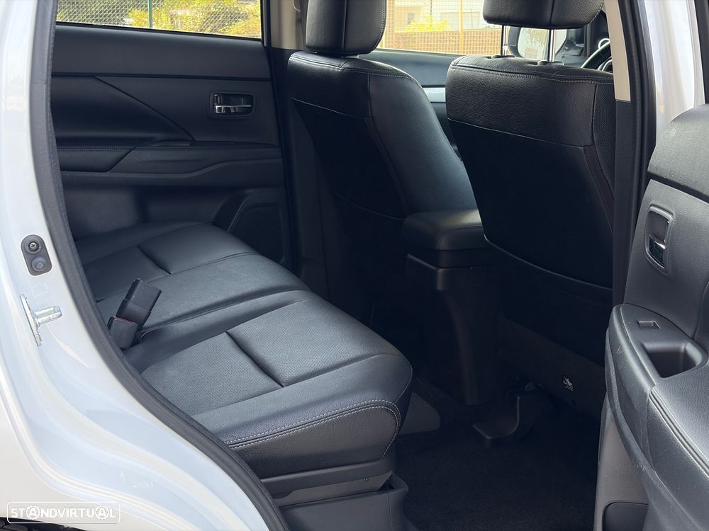 Mitsubishi Outlander 2.0 4WD - 42