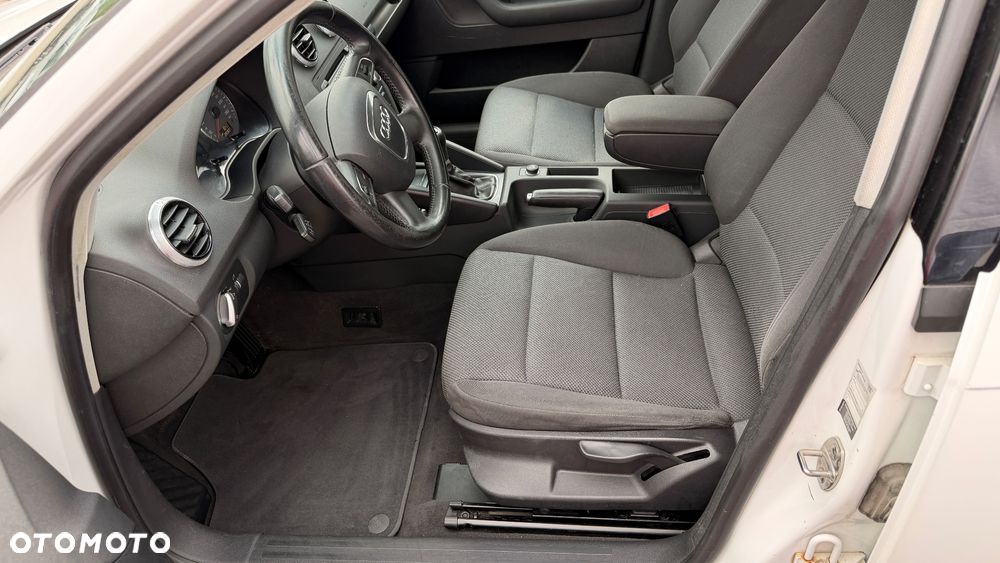 Audi A3 Sportback 1.6 TDI DPF Attraction - 7