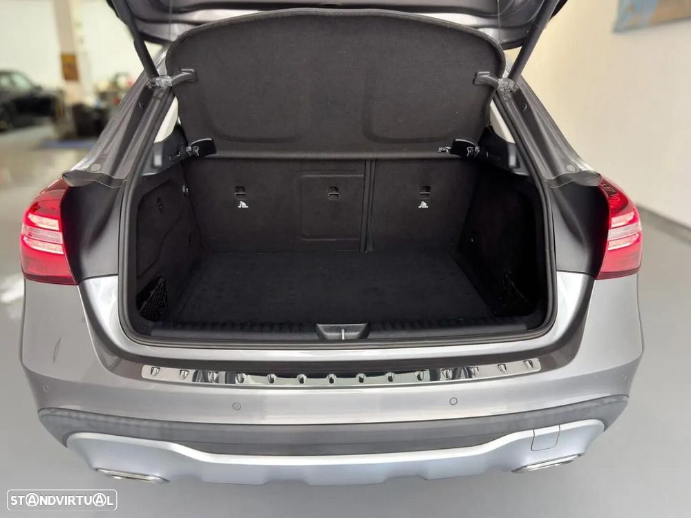 Mercedes-Benz GLA 180 - 11