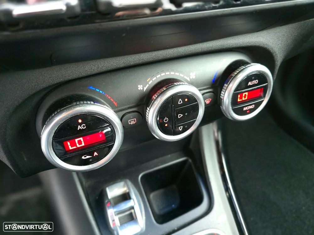 Alfa Romeo Giulietta 1.6 JTDM Distinctive - 16