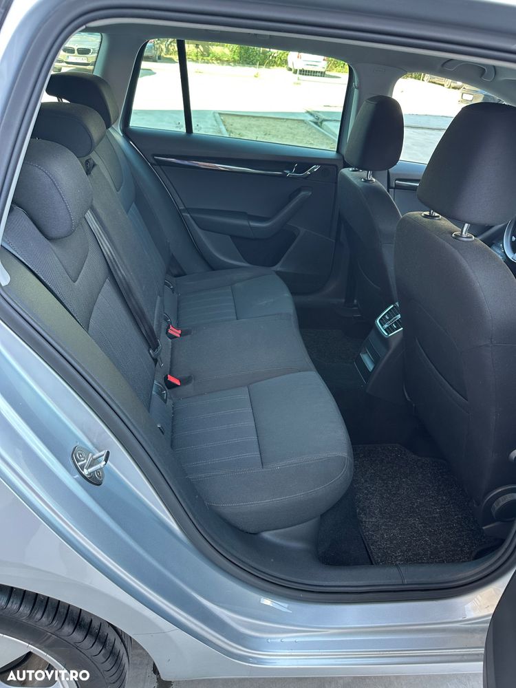 Skoda Octavia Combi Diesel 2.0 TDI Style - 9