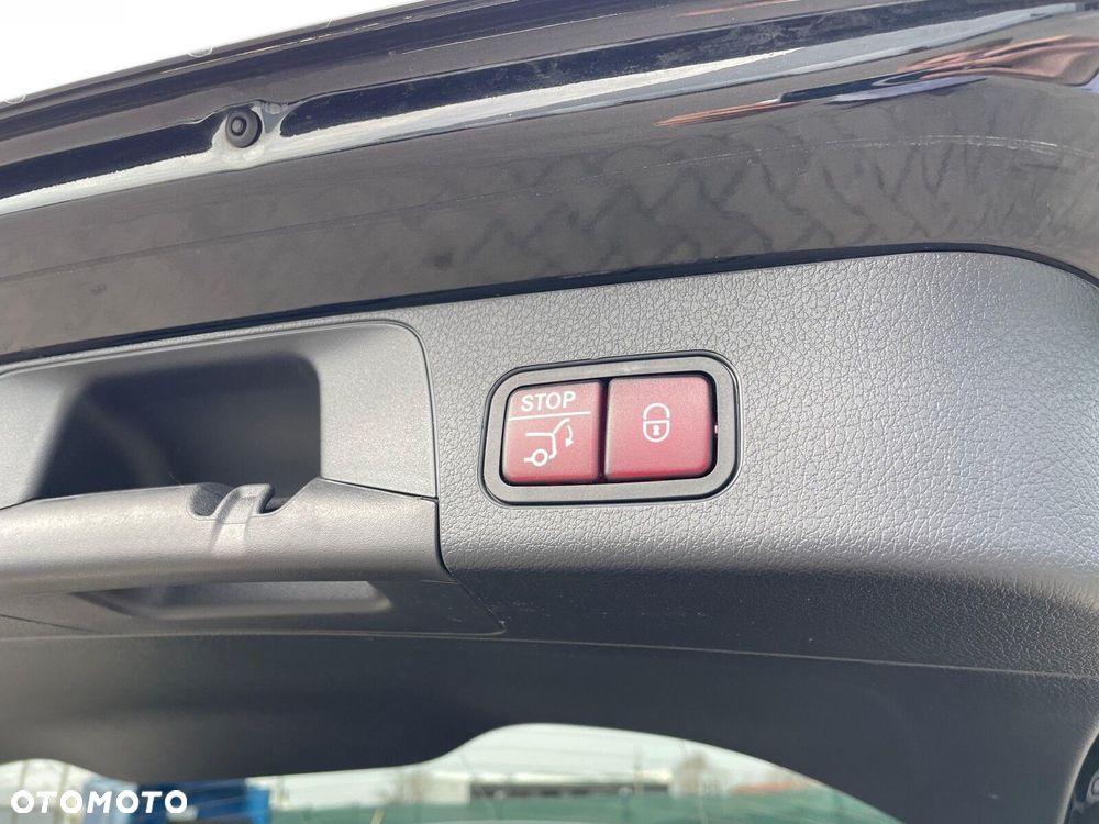 Mercedes-Benz GLB - 14