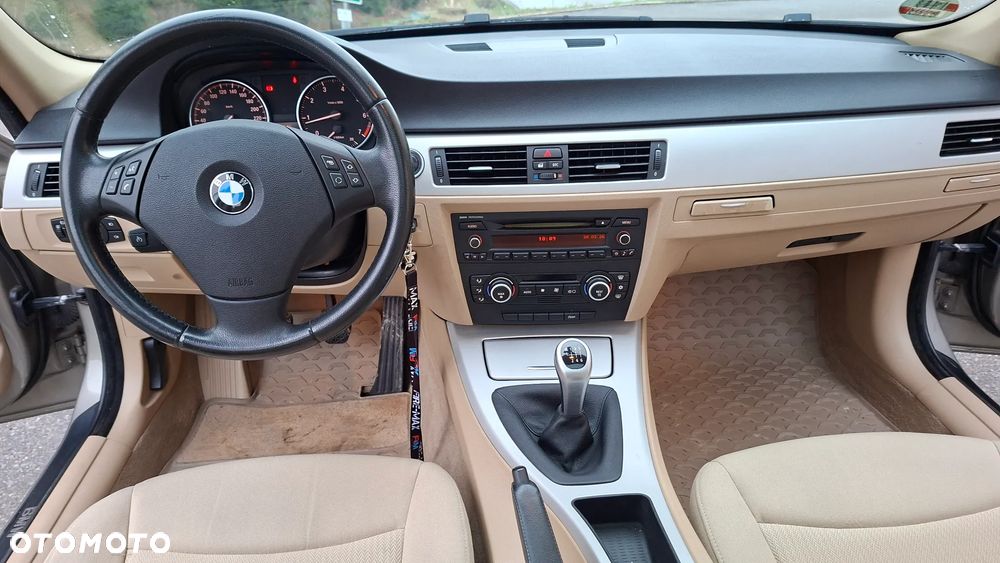 BMW Seria 3 318i Edition Exclusive - 14