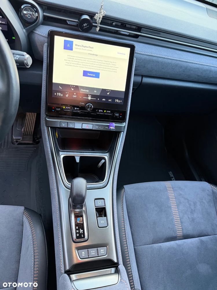 Lexus LBX 1.5 Hybrid Cool AWD - 25