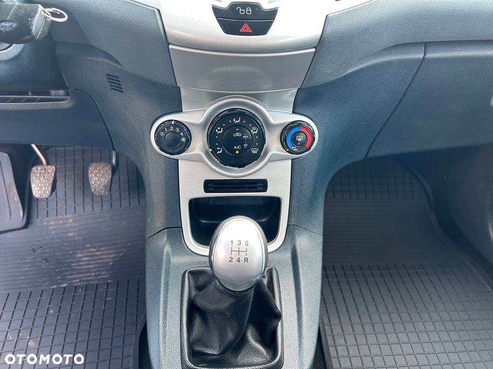 Ford Fiesta 1.4 Ghia - 15