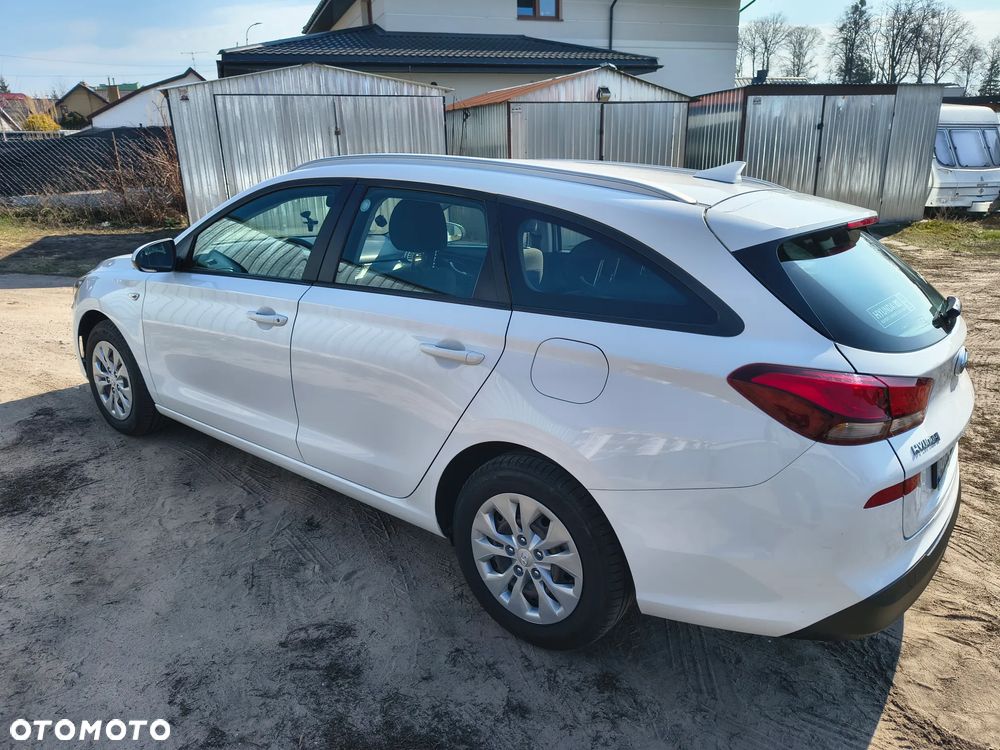 Hyundai i30 1.5 DPI Classic + - 15