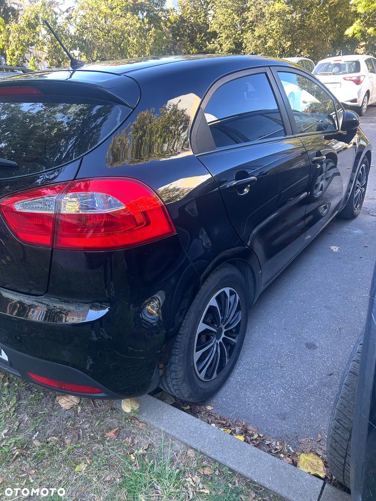 Kia Rio - 5