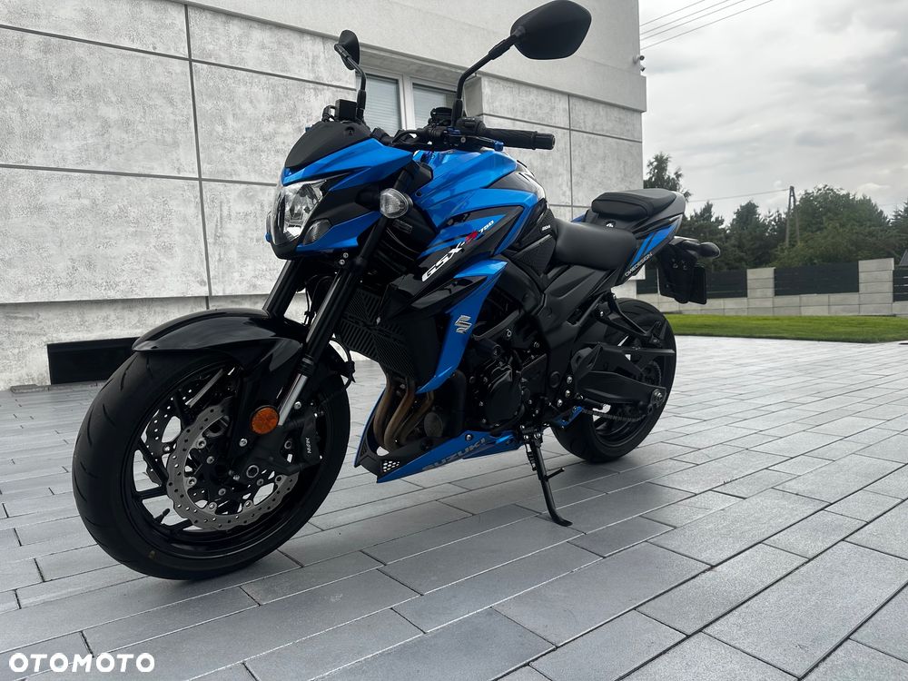 Suzuki GSX - 8