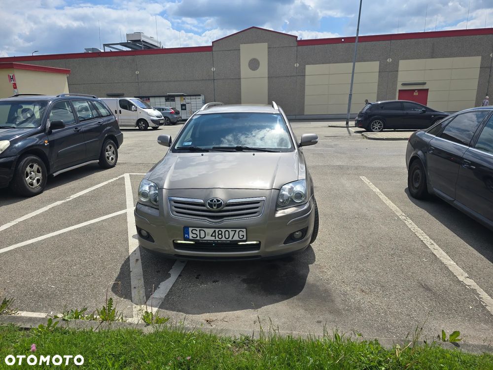 Toyota Avensis 2.0 D-4D - 1