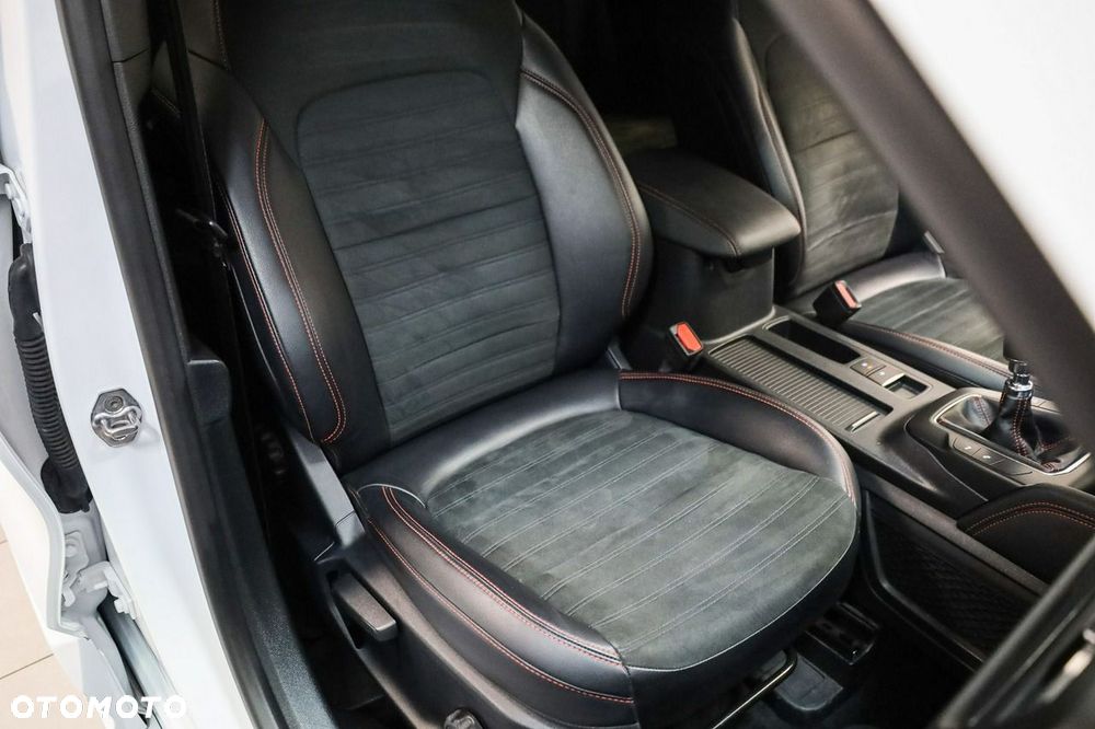 Ford Kuga 1.5 EcoBoost ST-LINE - 21