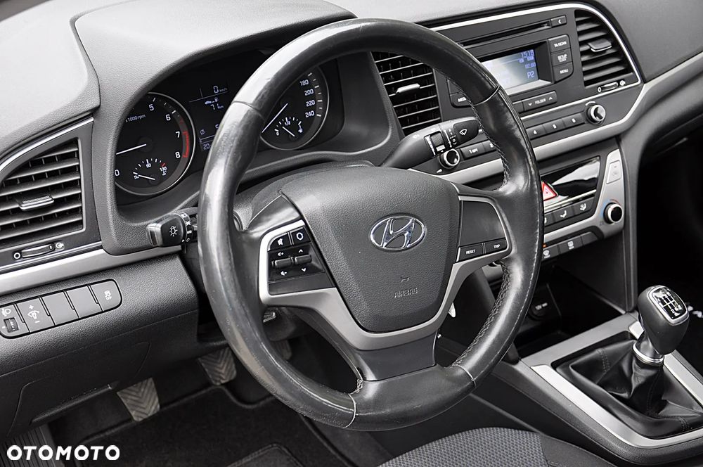 Hyundai Elantra 1.6 Comfort - 16