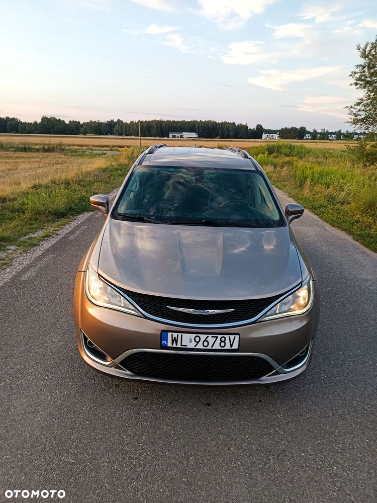 Chrysler Pacifica - 4
