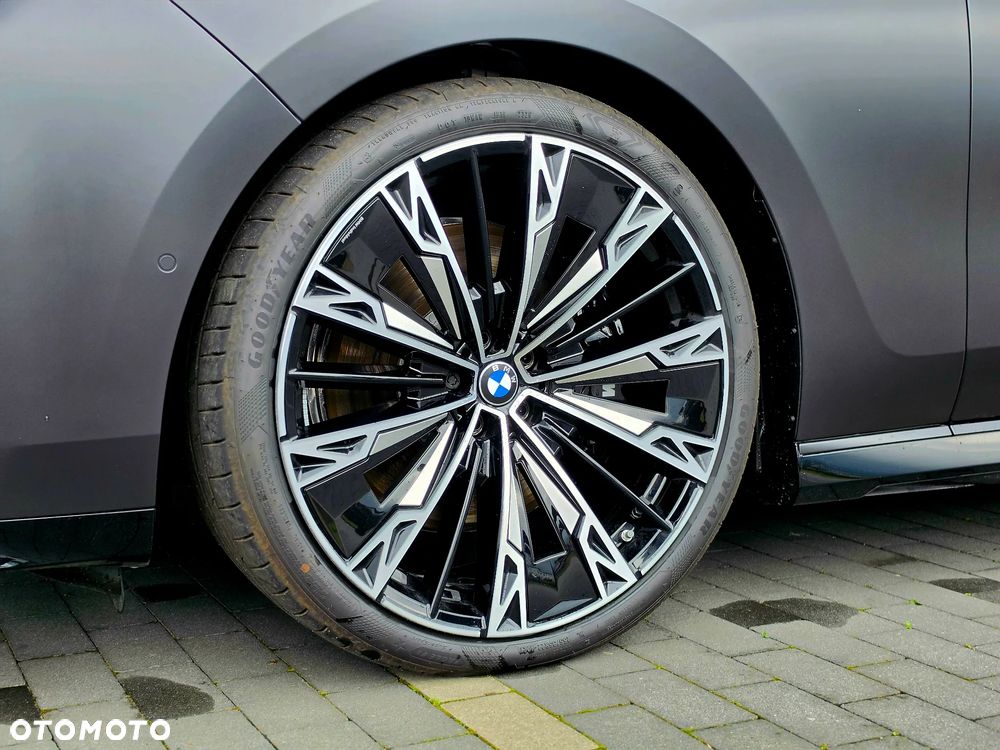 BMW Seria 7 740 xDrive - 13