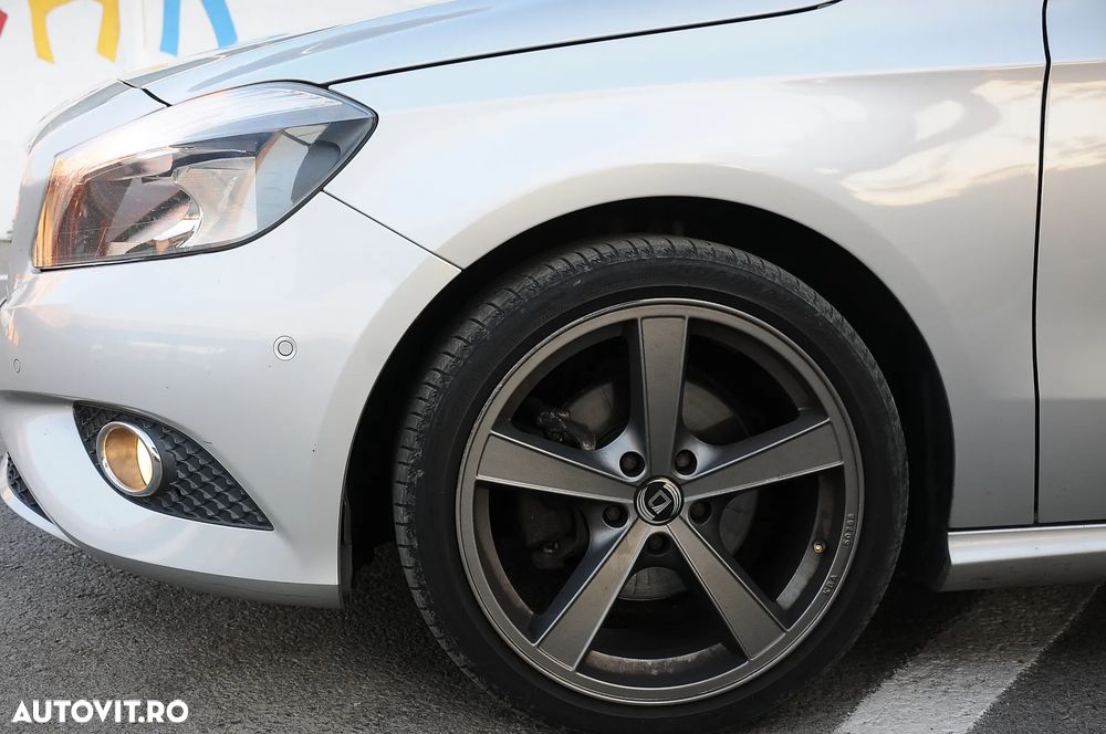 Mercedes-Benz A 180 AMG Line - 10
