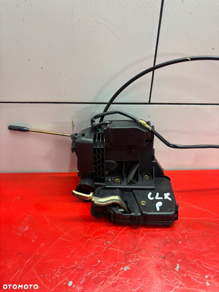 MERCEDES W209 CLK ZAMEK DRZWI PRAWY PRZOD 2097200435 - 1