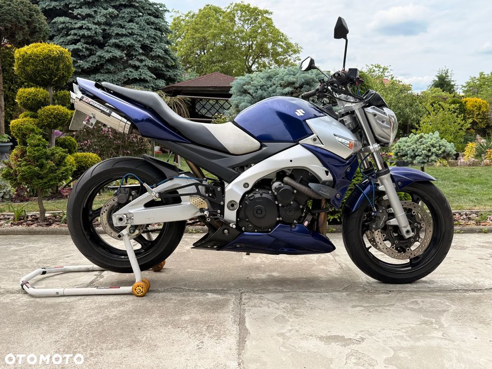 Suzuki GSR - 2