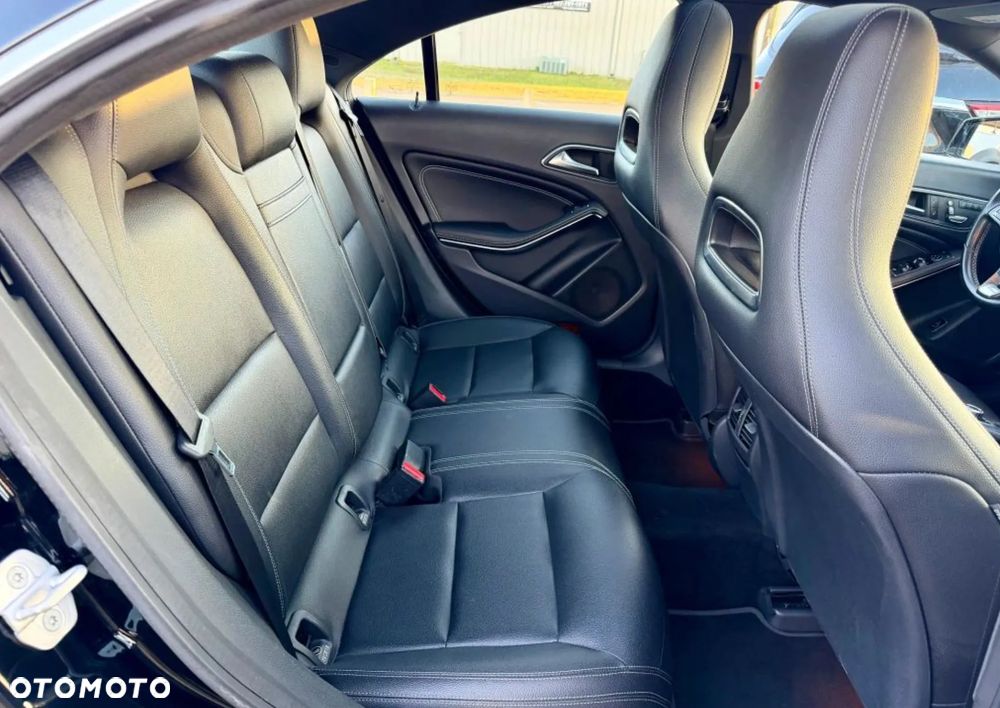 Mercedes-Benz CLA 250 4Matic 7G-DCT - 11