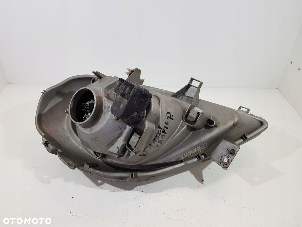 LAMPA PRAWA PRZEDNIA RENAULT TRAFIC 1.9 7700311372 - 7