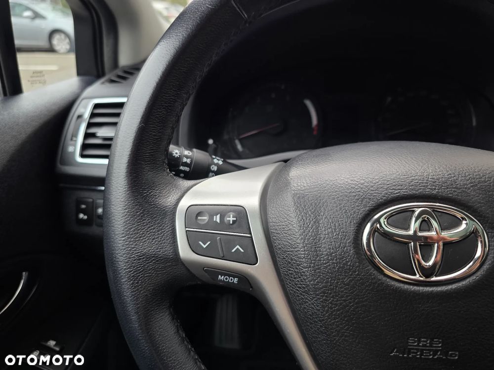 Toyota Avensis 1.8 Premium - 31