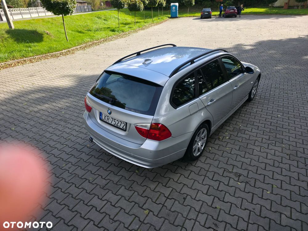BMW Seria 3 318i Touring - 13
