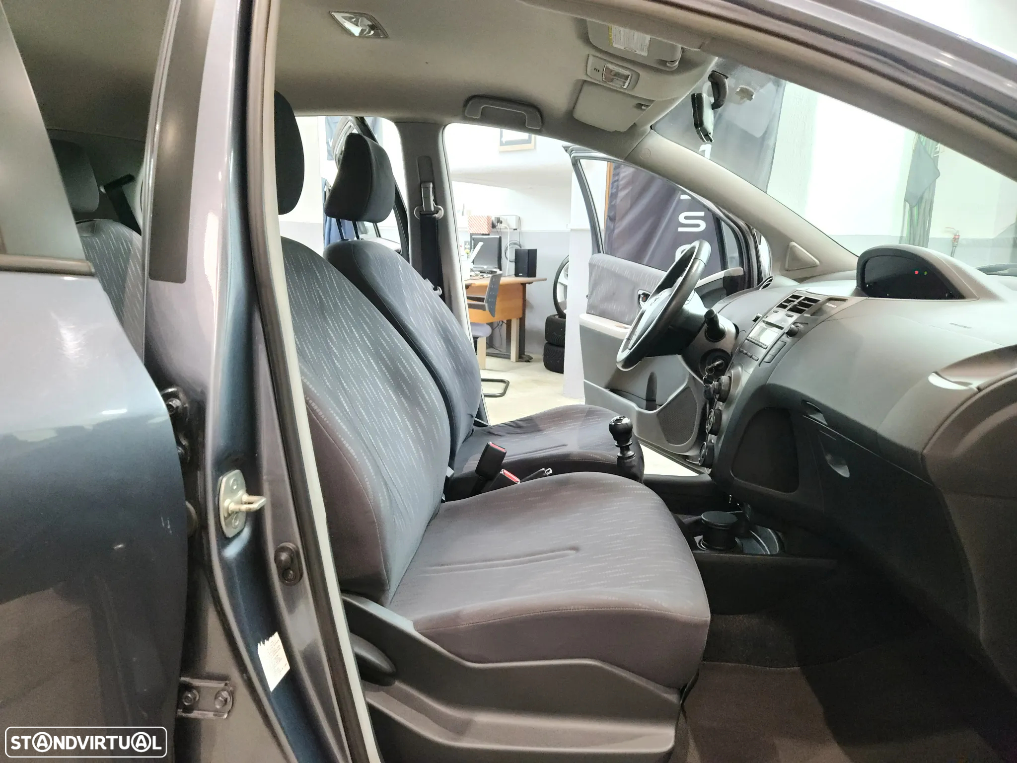 Toyota Yaris 1.33 VVT-i Comfort+AC - 27