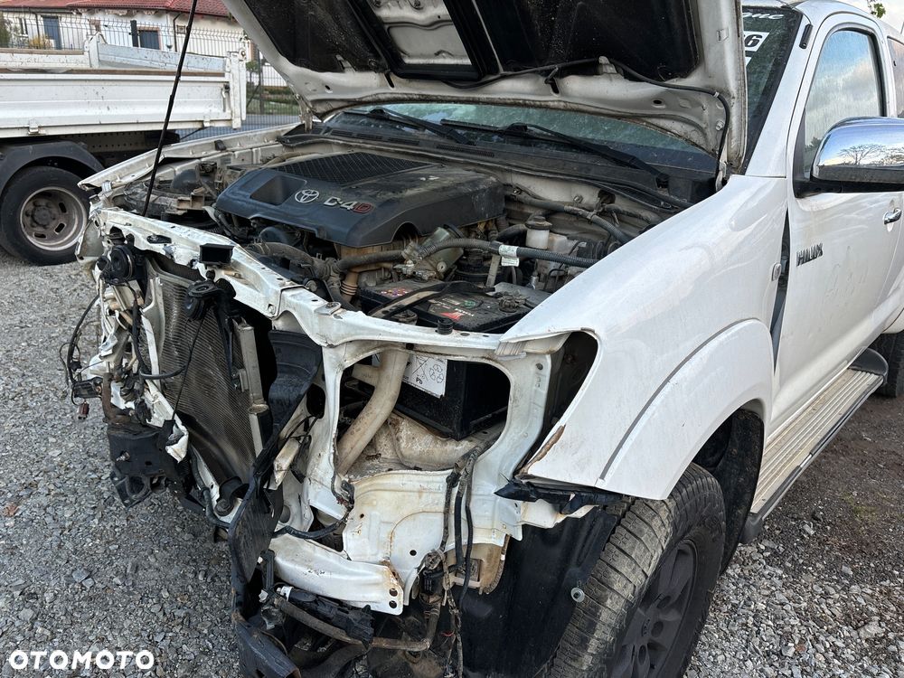 Toyota Hilux 4x4 Extra Cab - 11