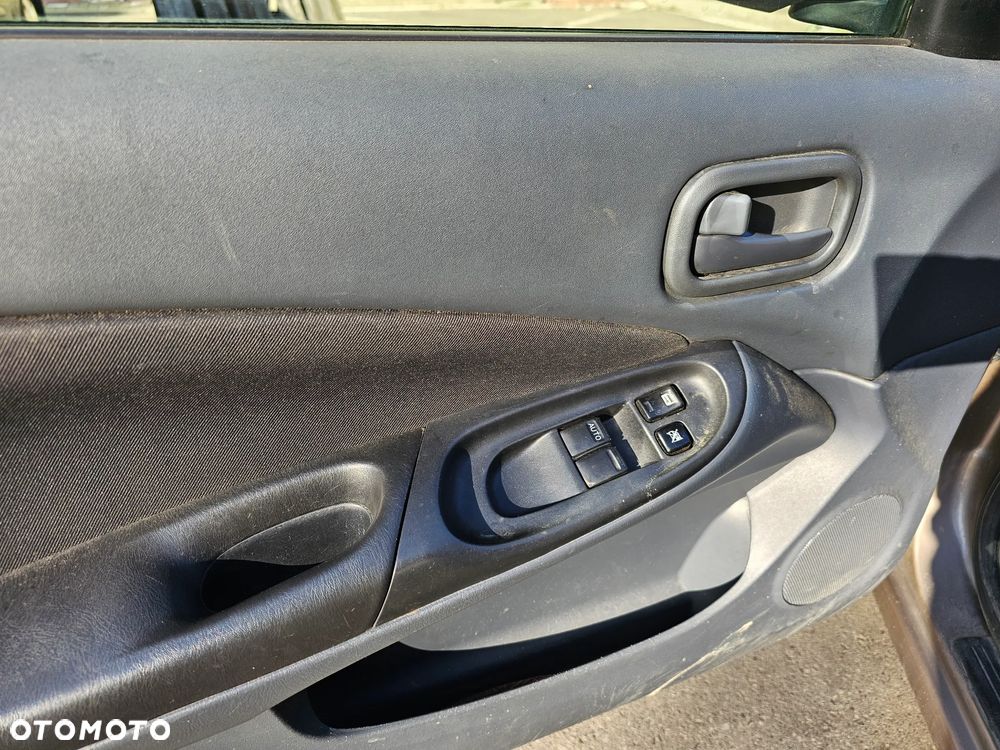 Nissan Almera - 12