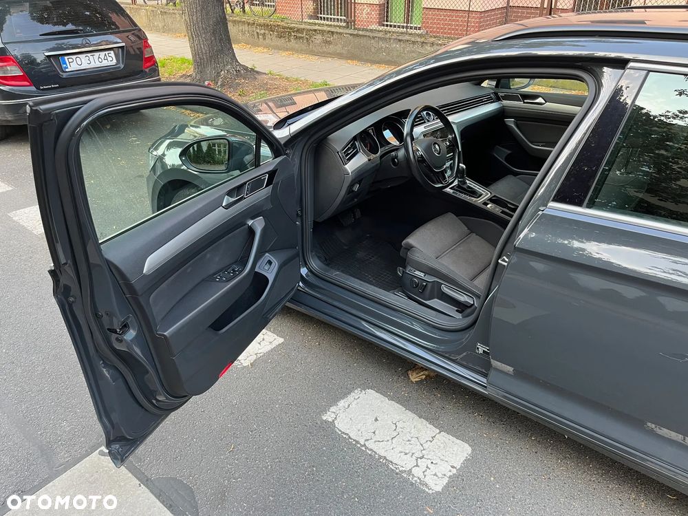 Volkswagen Passat 2.0 TDI SCR DSG Comfortline - 26