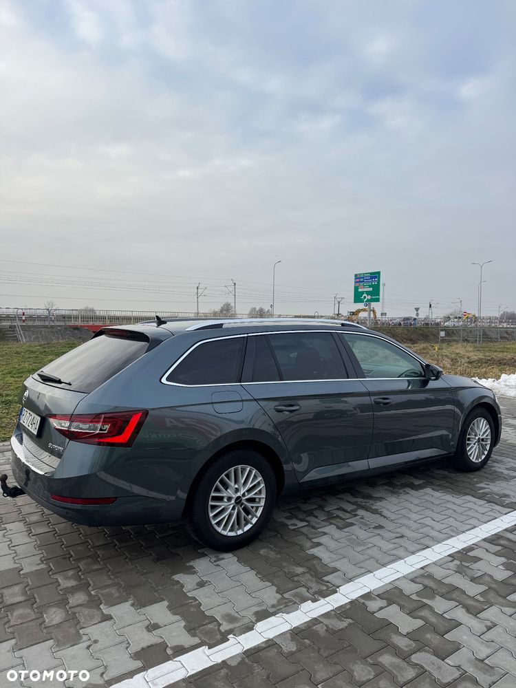 Skoda Superb 2.0 TDI Active DSG - 8
