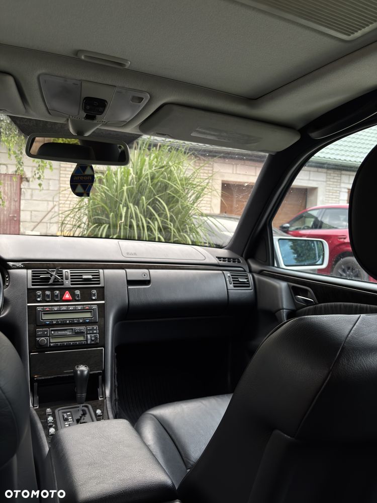Mercedes-Benz Klasa E 320 T 4-Matic Avantgarde - 21