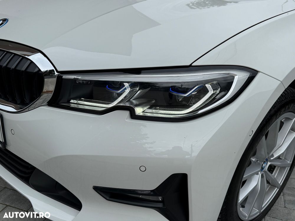 BMW Seria 3 330e xDrive Aut. Sport Line - 13