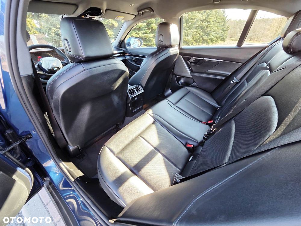 BMW Seria 5 ver-520d-mhev-m-sport - 12
