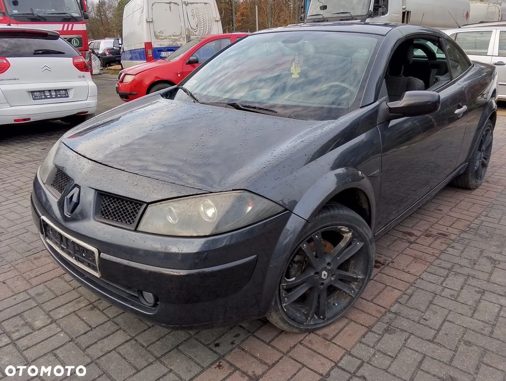 Renault Megane II CC (03-06r.) 1.9 DCI 130KM. Silnik F9Q804 Skrzynia ND0008 lakier TEB66 (TEB 66). Cały na części. GWARANCJA !!!  Przód Tył Zestaw Komplet Drzwi Klapa Zderzak Błotnik Maska Grill Atrapa Szyba Pas Lampa Lusterko Boczki Fotel Kanapa Kokpit Deska Rozdzielcza Przełącznik Włącznik Sterownik Przewody Wiązka Instalacja Moduł Komputer Czujnik Listwa Pompa Alternator Wtryski Głowica Rozrusznik Kompresor Sprzęgło Dwumas Silnik Skrzynia ABS Klimatyzacji Paliwa Wspomagania Kolektor Turbina Przepustnica Zawór Chłodnica Koło Hak Belka Sanki Zawieszenie Mcpherson Półoś Amortyzator Wydech Tłumik Zacisk Most - 1